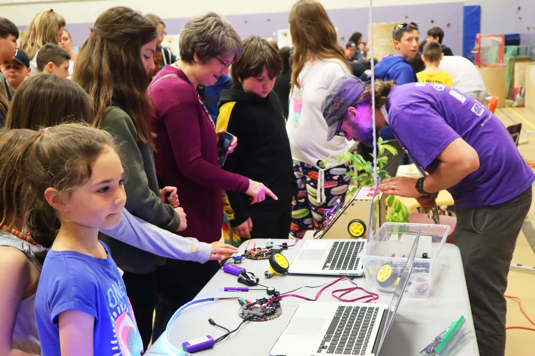 Picture of a Brilliant Labs team member presenting to youth at the 2022 Caraquet Maker Faire