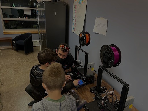 Students working with a 3d printer
